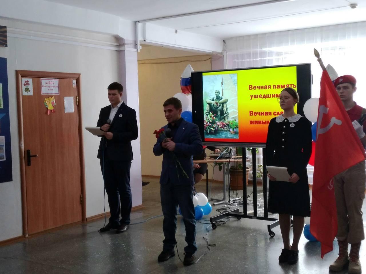 Фото Вечная память: в новосибирской школе установили мемориал выпускнику, погибшему в ходе СВО 2